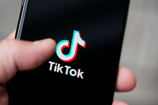 TikTok chặn người dùng Nga đăng video và phát trực tiếp, Netflix dừng chiếu