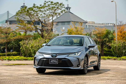 Toyota Corolla Altis 2022 cập bến thị trường Việt Nam: thêm phiên bản hybrid, giá bán là lợi thế