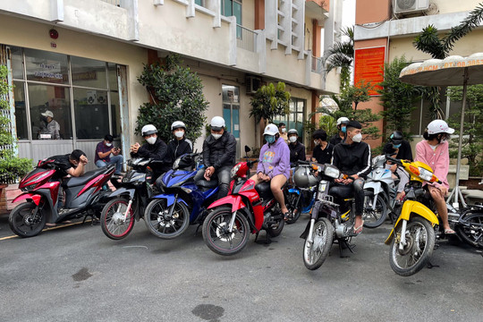 "Quái xế" F0 đua xe náo loạn khu giáp ranh TPHCM - Đồng Nai