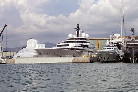 Thêm siêu du thuyền bí ẩn bị nghi của công dân Nga vào tầm ngắm tịch thu