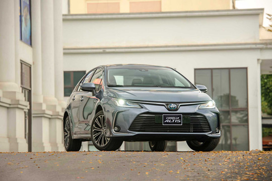 Giá lăn bánh xe Toyota Corolla Altis 2022