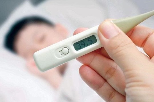 Cách hạ nhiệt cho F0 sốt cao liên tục