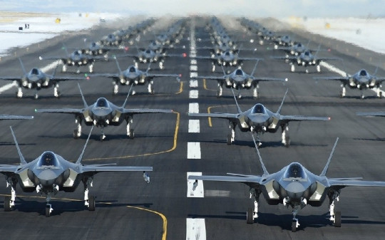Châu Âu tăng cường nhập khẩu vũ khí, Đức tính thay mới phi đội máy bay chiến đấu