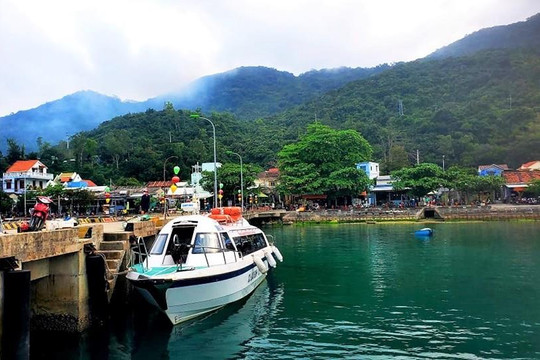 Quảng Nam: Ca nô bị cấm xuất bến, người dân, du khách mắc kẹt ở đảo Cù Lao Chàm