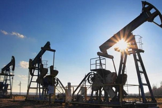 Giá dầu thế giới giảm mạnh, về sát mốc 100 USD/thùng