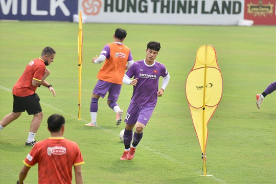 Dàn "hot-boy" U23 Việt Nam tích cực tập luyện trong ngày đầu hội quân