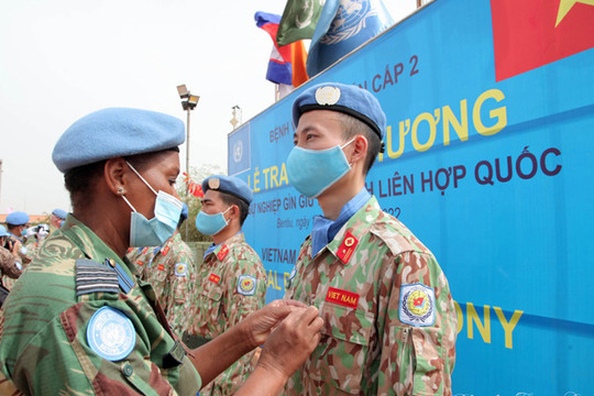 Bệnh viện dã chiến cấp 2 số 3 Việt Nam nhận Huy chương của Liên Hợp Quốc