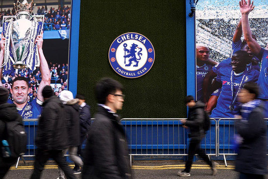 Đêm nay hết hạn nộp đơn mua Chelsea, cuộc đua gay cấn như Premier League