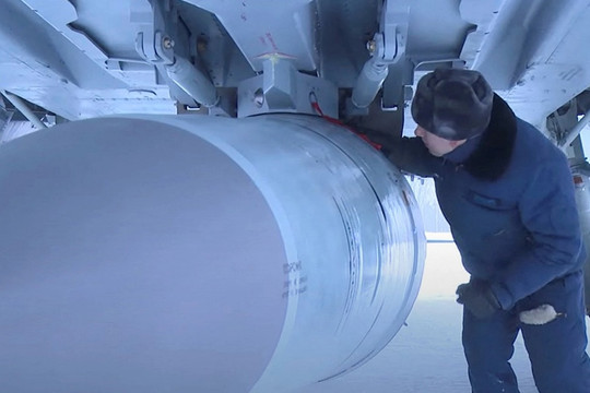 Thông điệp của Nga tới NATO khi triển khai tên lửa siêu vượt âm ở Ukraine
