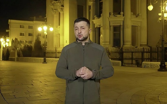 Tình hình Nga-Ukraine: Tổng thống Zelensky và gia đình được đề nghị tị nạn ở Anh