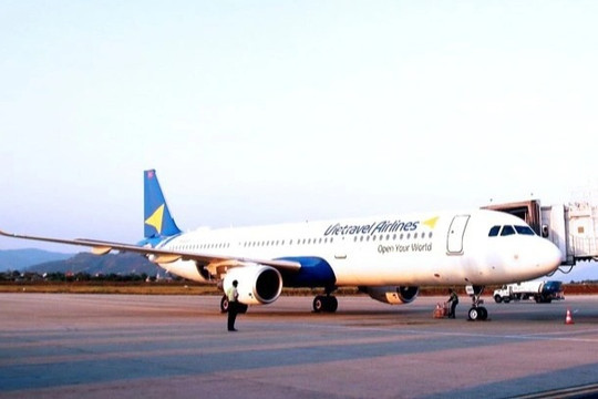 Ghế máy bay của Vietravel Airlines bị rách