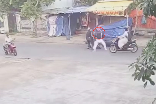 Nữ sinh "hạ gục" 2 tên cướp trên đường đi học
