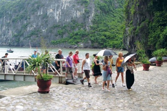 'Phát động mở lại hoạt động du lịch', khởi động ấn tượng của Quảng Ninh