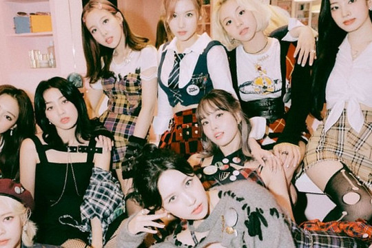 Antifan cứ khẳng định TWICE rơi vào thời kì 'flop' cho đến khi họ nhìn thấy vị thế mới của 'gà JYP' tại thị trường Nhật Bản