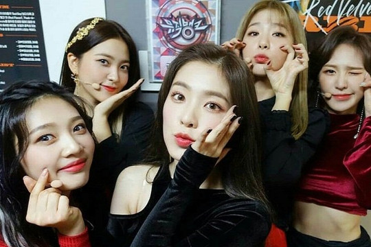 Red Velvet có 1 cô nàng 'không sợ trời, sợ đất', bóc phốt Chủ tịch SM ngay trong show
