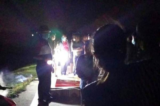 Xe máy lao xuống cống trong đêm, 3 học sinh nữ ở Thanh Hóa tử vong