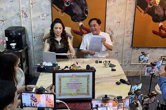 Mở rộng điều tra bà Nguyễn Phương Hằng livestream, công an mời làm việc ekip 'giúp sức'