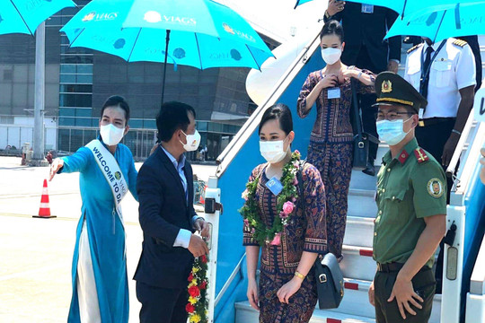 Ảnh: Đà Nẵng đón 2 chuyến bay đưa hơn 300 khách quốc tế đến thành phố