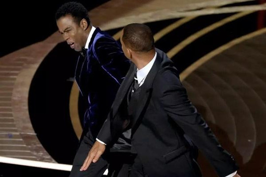 Will Smith đấm Chris Rock tại Oscar 2022 hóa ra là dàn dựng?