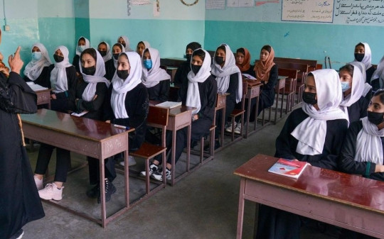 Afghanistan: HĐBA vừa yêu cầu trả lại quyền đi học cho trẻ em gái, Taliban ra luôn lệnh cấm mới với phụ nữ