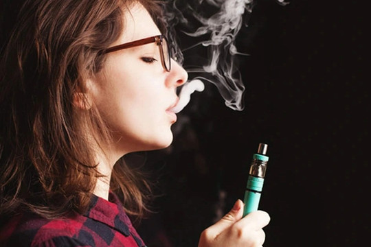 Tại sao phụ nữ không hút thuốc mà vẫn có tỷ lệ mắc ung thư phổi cao?