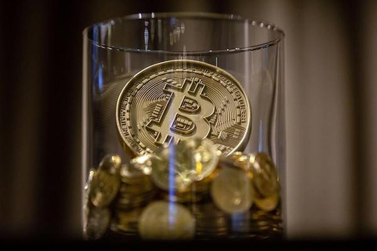 Bitcoin bất ngờ “tỉnh giấc”, vượt mốc 45.000 USD