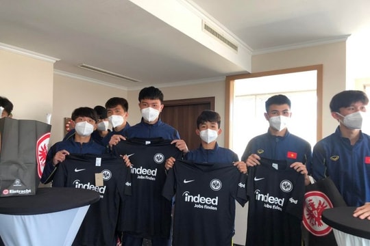 U17 Việt Nam được Eintracht Frankfurt tiếp đón nồng nhiệt