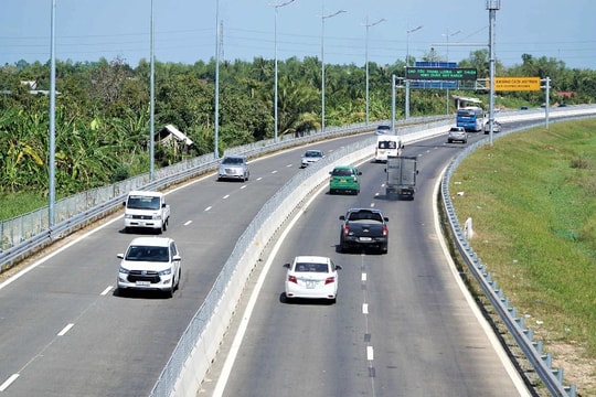 Giá nguyên vật liệu tăng nhanh, nhiều đại dự án cao tốc, sân bay "ngấm đòn"