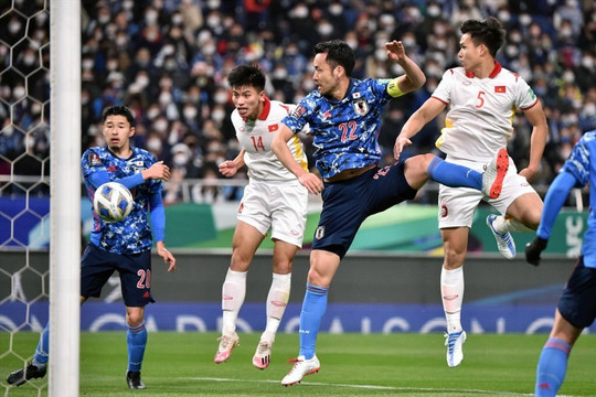 Vì sao VAR từ chối bàn thắng thứ 2 của tuyển Nhật Bản?