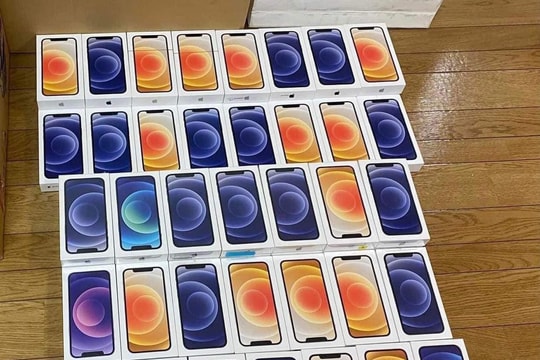 iPhone 12 giá ngang iPhone 11 chính hãng tràn về Việt Nam: Nhiều người săn đón