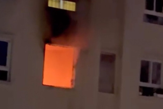 Căn hộ chung cư ở TPHCM cháy lớn sau tiếng cãi vã