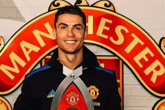 C.Ronaldo nhận giải bàn thắng đẹp nhất Premier League trong tháng 3