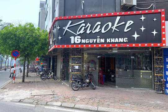 Chủ quán karaoke Hà Nội xoay tiền sửa chữa cấp tốc trước giờ được mở cửa