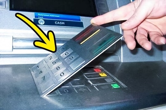 Có 4 cách khôn ngoan giúp bạn phát hiện cây ATM bị gài thiết bị đọc trộm thẻ rút tiền