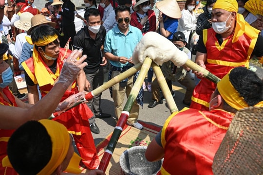 Nghệ nhân Phú Thọ tranh tài làm bánh chưng, bánh giầy dâng lên vua Hùng