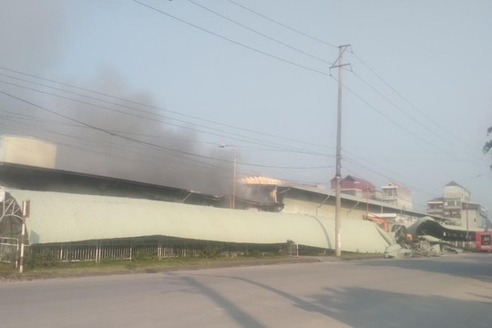 Cháy công ty may Hàn Quốc ở Bắc Giang khi công nhân vừa đến làm việc