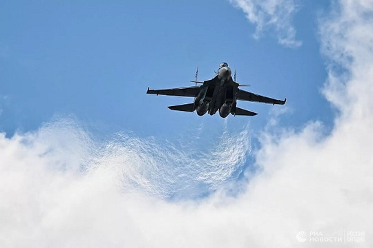 Su-30SM xuất kích phá hủy phòng không của Ukraine