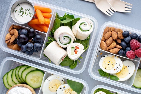Thường xuyên đi công tác xa nhà, ăn uống thế nào để vẫn đảm bảo sức khỏe?