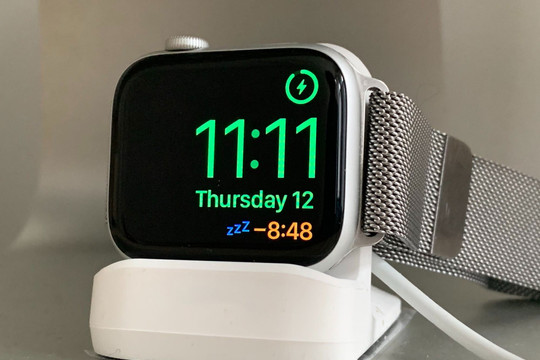Sạc Apple Watch qua đêm có làm giảm tuổi thọ pin?