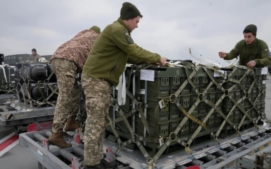Mỹ-Pháp 'thổi' thêm gần 1 tỷ USD viện trợ quân sự cho Ukraine