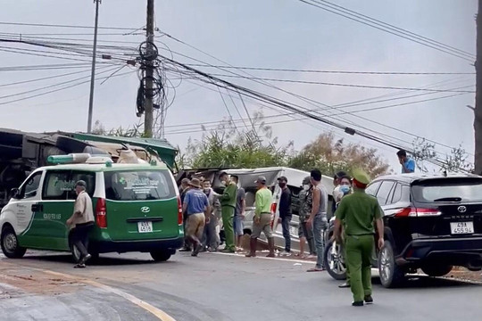 Xe đầu kéo va chạm xe khách trên đèo Mimosa, 7 người bị thương