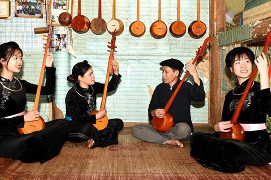 Cây đàn Tính cổ vùng Chiêm Hoá