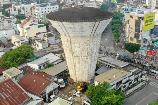 Những "cây nấm" bê tông giữa lòng TPHCM
