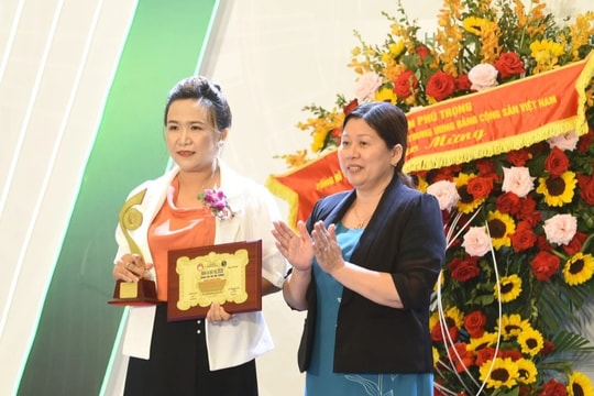 Trăn trở môi trường của nữ phó giáo sư nhận Giải thưởng Nhân tài Đất Việt