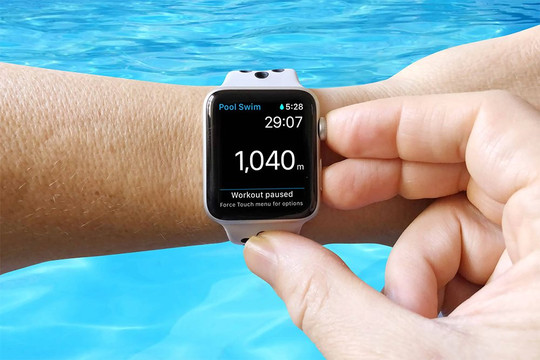 Bạn có thể đeo Apple Watch trong khi bơi không?