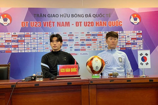 Huấn luyện viên U20 Hàn Quốc lo ngại về cách biệt tuổi tác với U23 Việt Nam