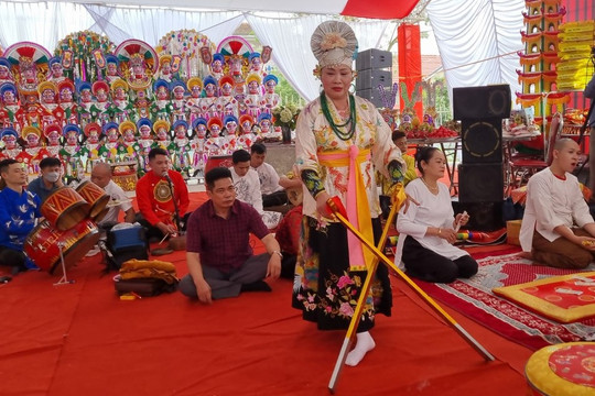 Bài 3: Ca từ và vũ đạo trong diễn xướng Thực hành tín ngưỡng thờ Mẫu Tam phủ của người Việt