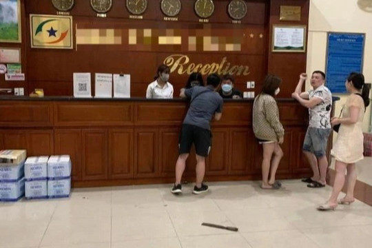 Người cầm dao đuổi du khách tại khách sạn Mộc Châu bị xử phạt thế nào?