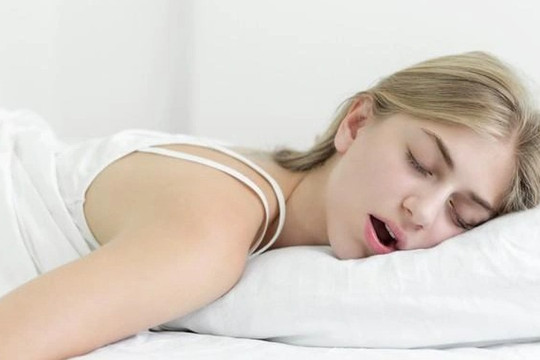 Chảy dãi khi ngủ có thể là dấu hiệu hậu Covid-19 nguy hiểm