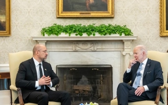 Thủ tướng Ukraine sang Mỹ: Gặp Tổng thống Biden, Washington tặng ‘quà’ trị giá hàng tỷ USD